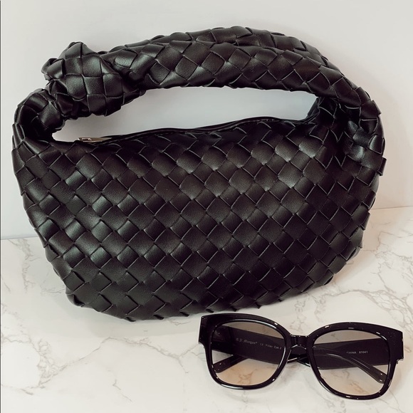 ✖️SOLD✖️ Small Black Woven Purse W/ Knotted Top Handle - Picture 1 of 10